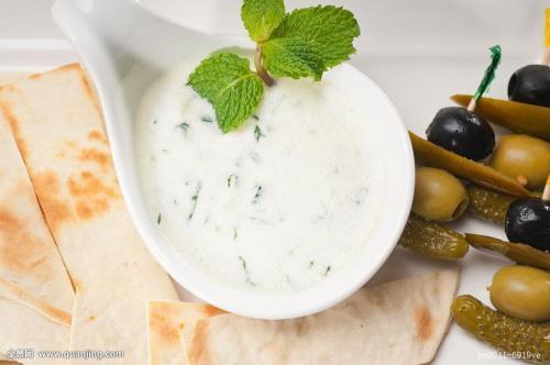 田瓜可以拌酸奶吃吗视频,创意拌食新体验