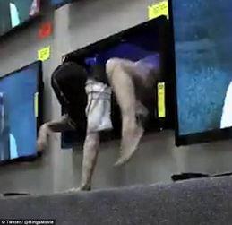 拿吃瓜宣传恐怖视频,揭秘网络传播的黑暗面