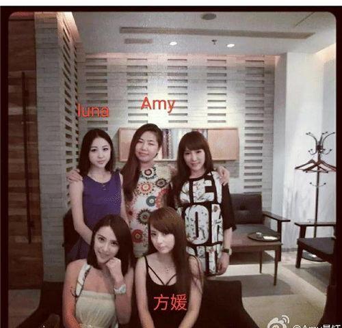 三嫂在地里吃瓜视频,吃瓜视频走红网络