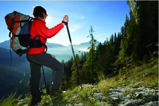 爬山吃瓜女游客视频播放