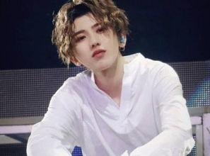 蔡徐坤视频吃瓜是真的吗,蔡徐坤吃瓜视频真相揭秘