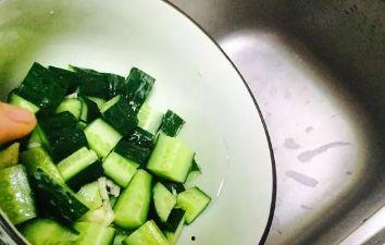 葫芦瓜吃凉拌好吃吗视频,美味佳肴，清凉一夏