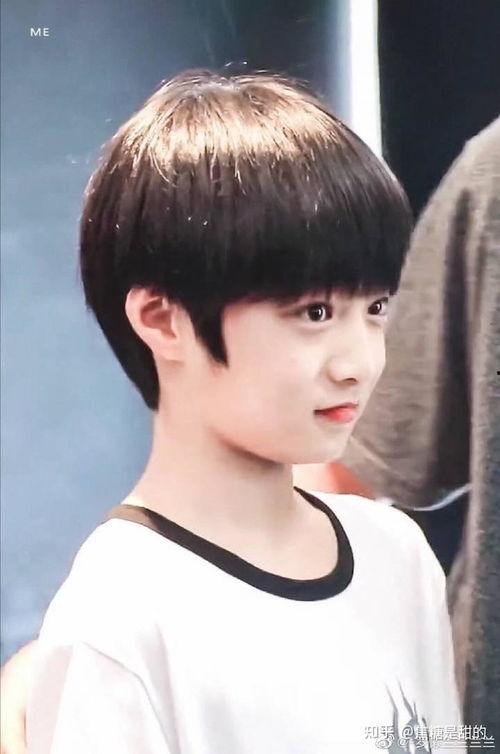 刘耀文抠图吃瓜视频素材,趣味横生幕后花絮大揭秘