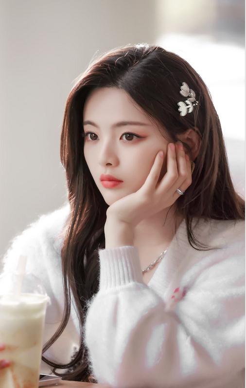 吃瓜小迷妹杨超越视频大全,笑料百出，萌态可掬