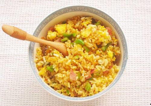 大瓜头吃炒饭好吗视频,美味还是挑战？