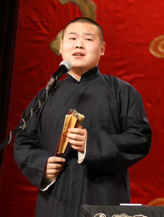 岳云鹏吃瓜的视频,笑料百出，揭秘娱乐圈幕后趣闻