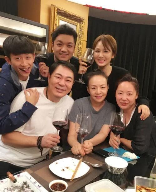 家有儿女吃瓜视频,吃瓜视频揭秘家庭欢乐日常