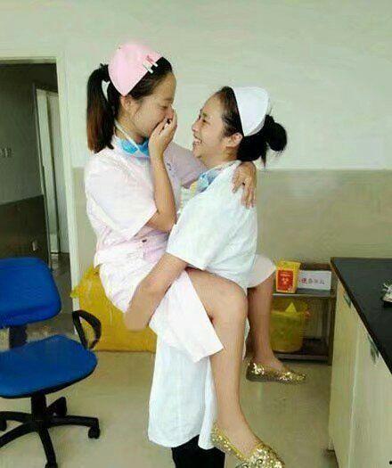 护士搞笑吃瓜视频,笑料百出，网友直呼“太治愈”