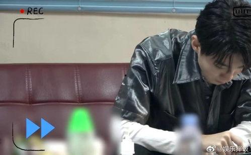 芳子沉浸式吃瓜视频