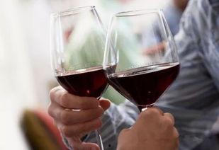 吃瓜碰杯视频,揭秘网络短视频的狂欢与反思