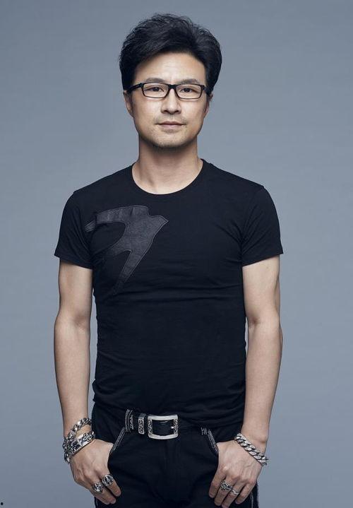 汪峰演唱会吃大瓜视频,太意外了！